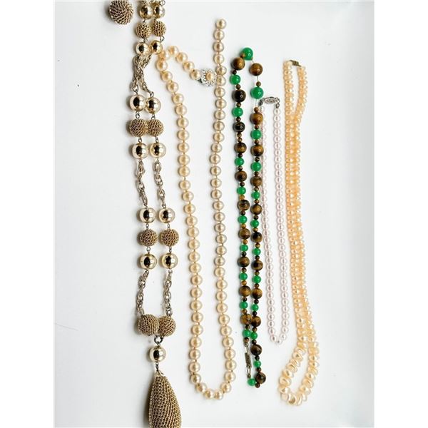 VINTAGE NECKLACES  ASSORTMENT