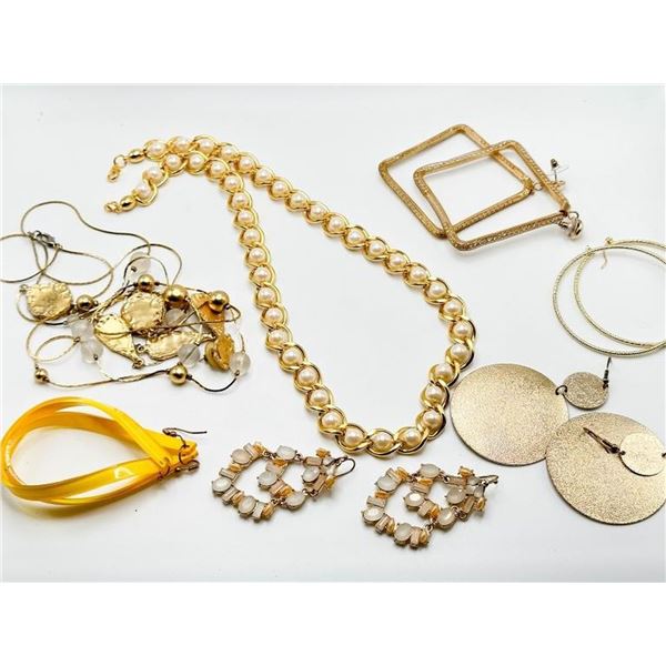 EARRINGS ASSORTED
