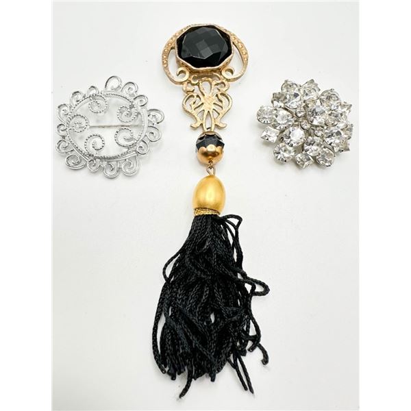 DUPLAISE DANGLE BROOCH
