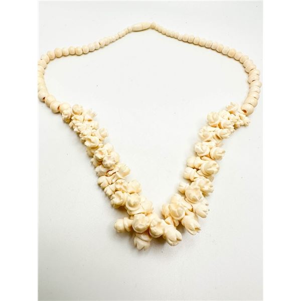 STUNNING CARVED NECKLACE