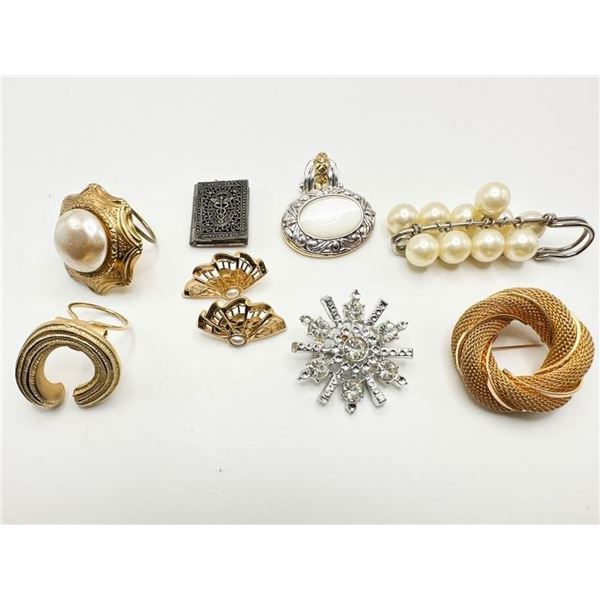 BROOCH  ASSORTMENT