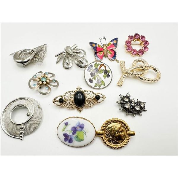 BROOCH COLLECTION , LOOK