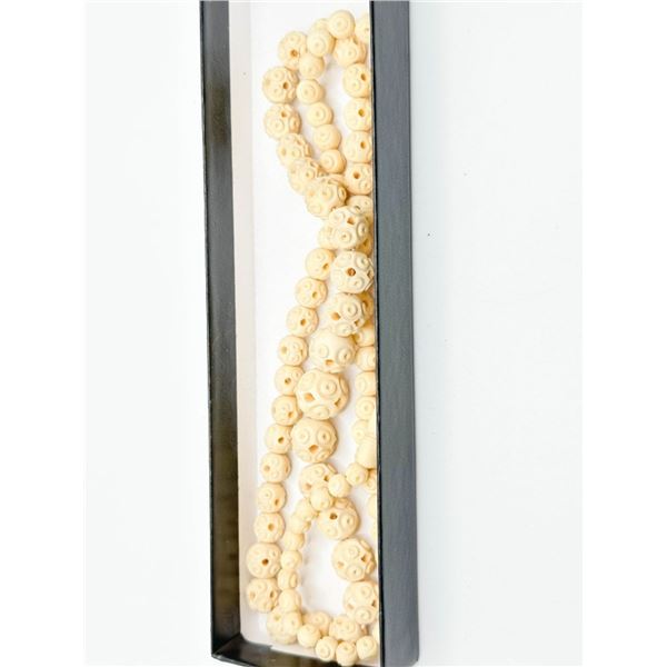 CARVED CREAM COLOR NECKLACE