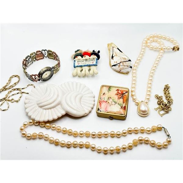 MONET SIGNED NECKLACE