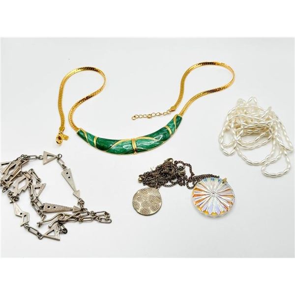 NECKLACES ASSORTMENT