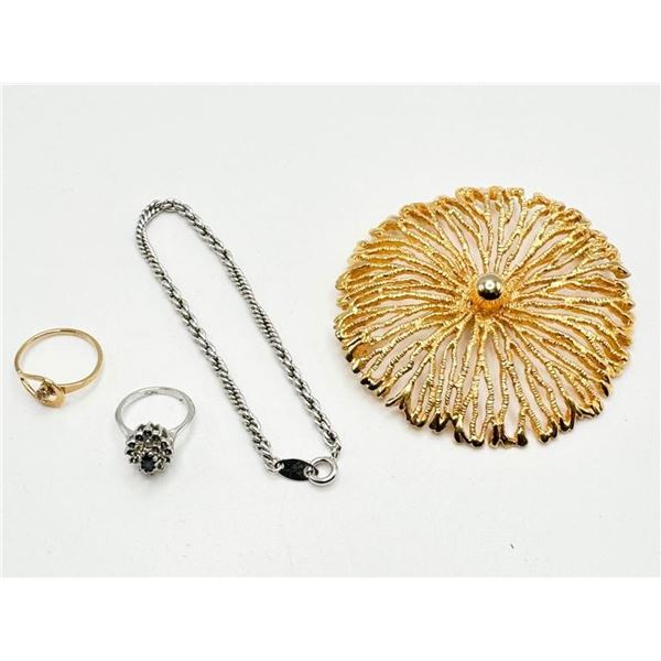 TRIFARI GOLD BROOCH