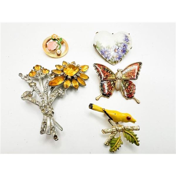 BROOCH ASSORTMENT