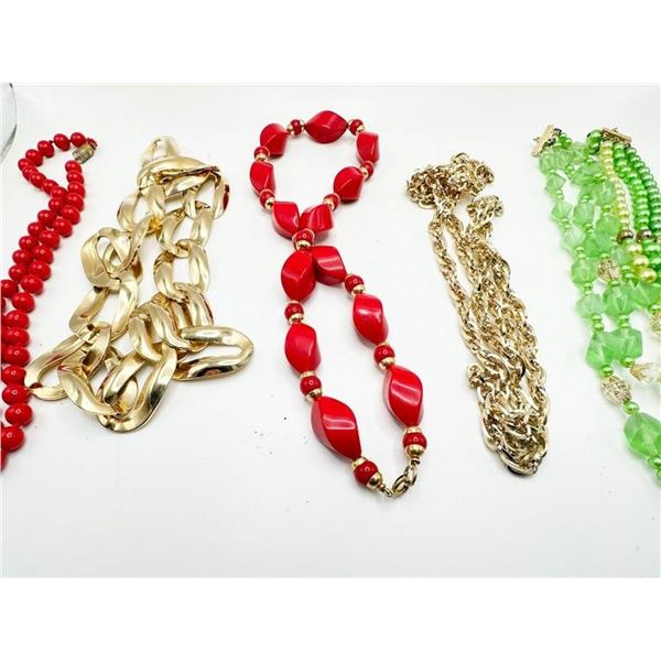 VINTAGE NECKLACES  ASSORTMENT