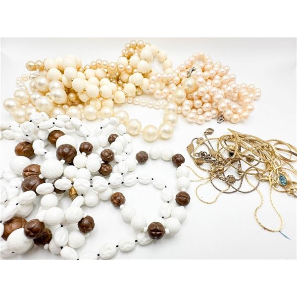 VINTAGE NECKLACES  ASSORTMENT