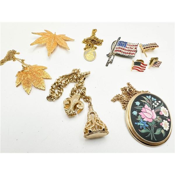 NECKLACES ASSORTMENT
