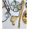 Image 3 : VINTAGE NECKLACES  4