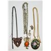 Image 2 : 3 VINTAGE NECKLACES