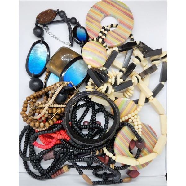 NECKLACES ASSORTMENT