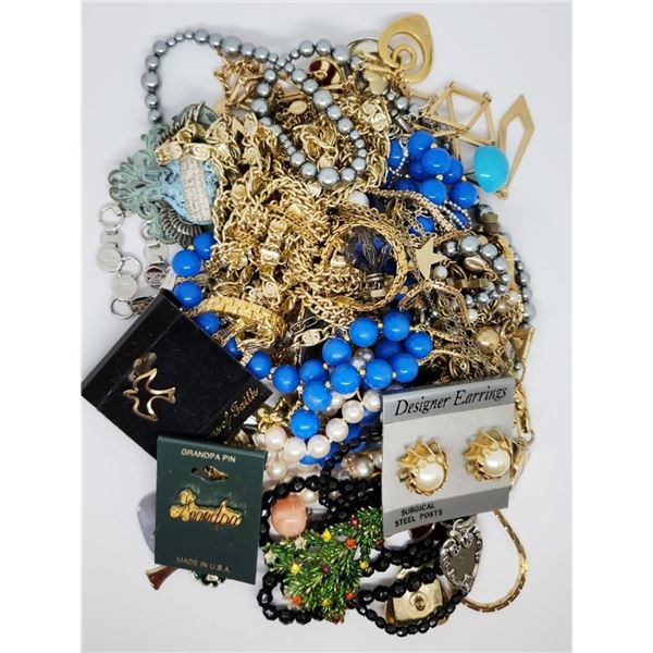 NECKLACES ASSORTMENT