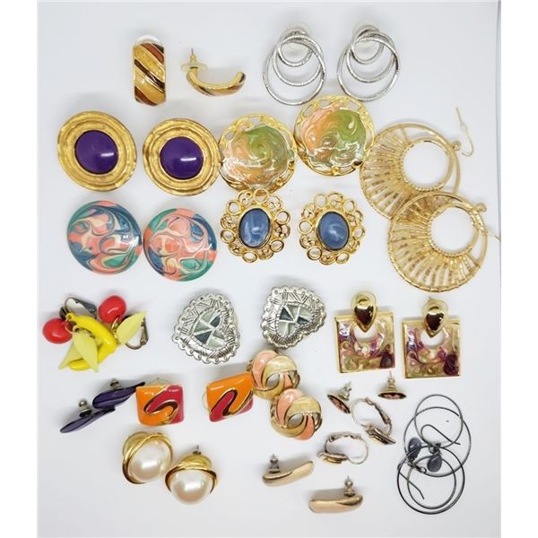 VINTAGE NECKLACES  ASSORTMENT