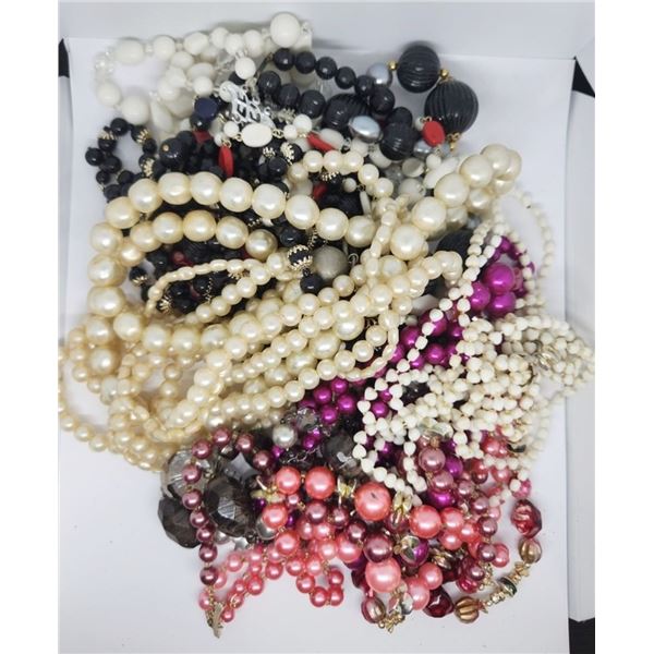 NECKLACES ASSORTMENT