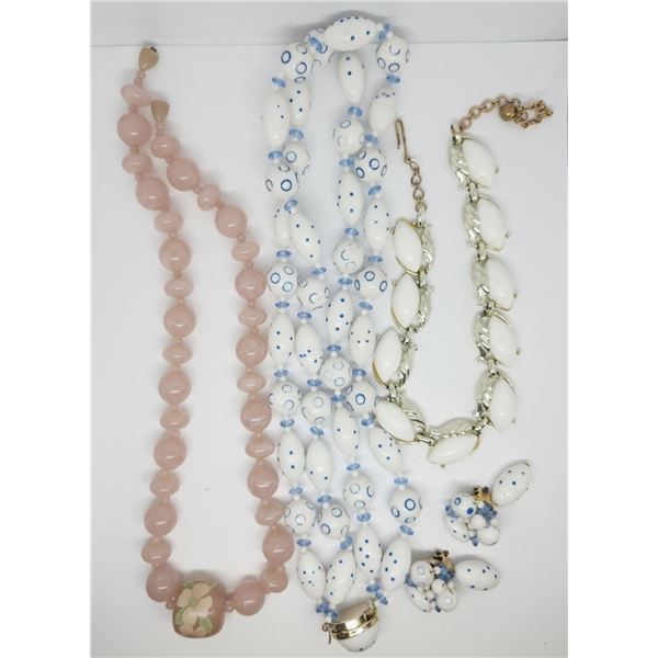 NECKLACES ASSORTMENT