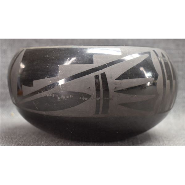 SANTA CLARA INDIAN POTTERY BOWL