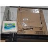 Image 1 : White Swan table napkins 18 × 100 count