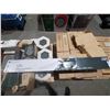 Image 1 : Utilities 4' 2 bulb light bar - Diffuser is broken