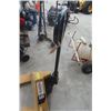 Image 3 : CAT 5500 LBS Pallet Jack 