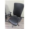 Image 2 : 2 Leather Swivel Office Chairs 