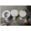 Image 1 : 3 Vintage Toilets - Lillini, Fleur-De-Liss 