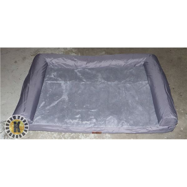 GRAY DOG BED (30"X42")