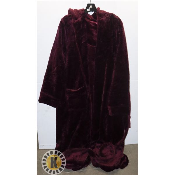 PURPLE VELVET BATHROBE XL