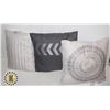 Image 1 : SET OF 3 THROW PILLOWS