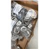 Image 2 : 4 PACKS OF STAINLESS STEEL ANGLE ADAPTER C CLAMPS
