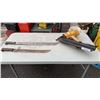 Image 1 : AIR NAILER AND 2 MACHETE
