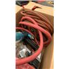 Image 2 : BOX OF TOOLS AND AIR HOSES