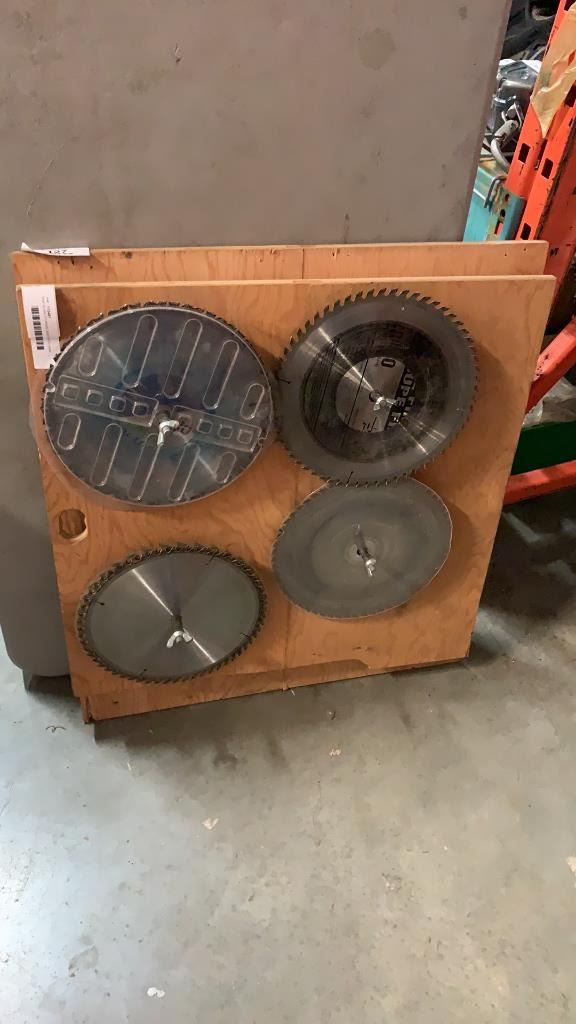 SAW BLADE STORAGE RACK WITH SAW BLADES