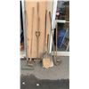Image 1 : BUNDLE OF SHOVELS, SLEDGEHAMMER, RAKE