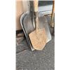 Image 3 : BUNDLE OF SHOVELS, SLEDGEHAMMER, RAKE