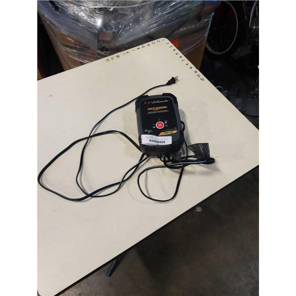 SCHUMACHER 8 AMP BATTERY CHARGER