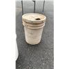 Image 2 : 2 PAILS OF TOOLS AND SOLVENT
