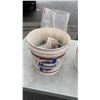 Image 2 : 2 PAILS OF BALL BEARINGS AND OIL SEALS