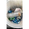 Image 3 : 2 PAILS OF BALL BEARINGS AND OIL SEALS
