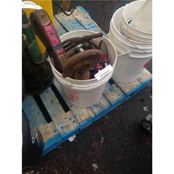 PAIL OF LIFTING HOOKS, PULLEY, EYELETS, LIFTING STRAP