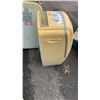 Image 8 : 2 DEHUMIDIFIERS AND FAN
