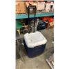 Image 2 : 4 BLACK CHAIRS  AND COLEMAN COOLER