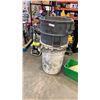 Image 2 : 3 BRUTE GARBAGE CANS AND WOOD TRIANGLES