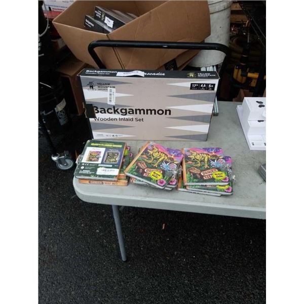 BACKGAMMON SET AND 10 LOCKING NOTEBOOKS