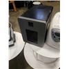 Image 2 : CHAMBER WINE BAR AND SUNBEAM BREAD MAKER BOTH WORKING