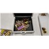 Image 2 : LOT OF JEWELRY