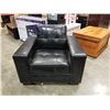 Image 1 : FLOOR MODEL BLACK LEATHER ARMCHAIR