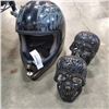 Image 1 : 2 SKULL DECORATIONS AND MOTORCYCLE HELMET