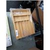 Image 2 : 2 BAMBOO DRAWER ORGANIZERS AND BABOO IN DRAWER KNIFE BLOCK